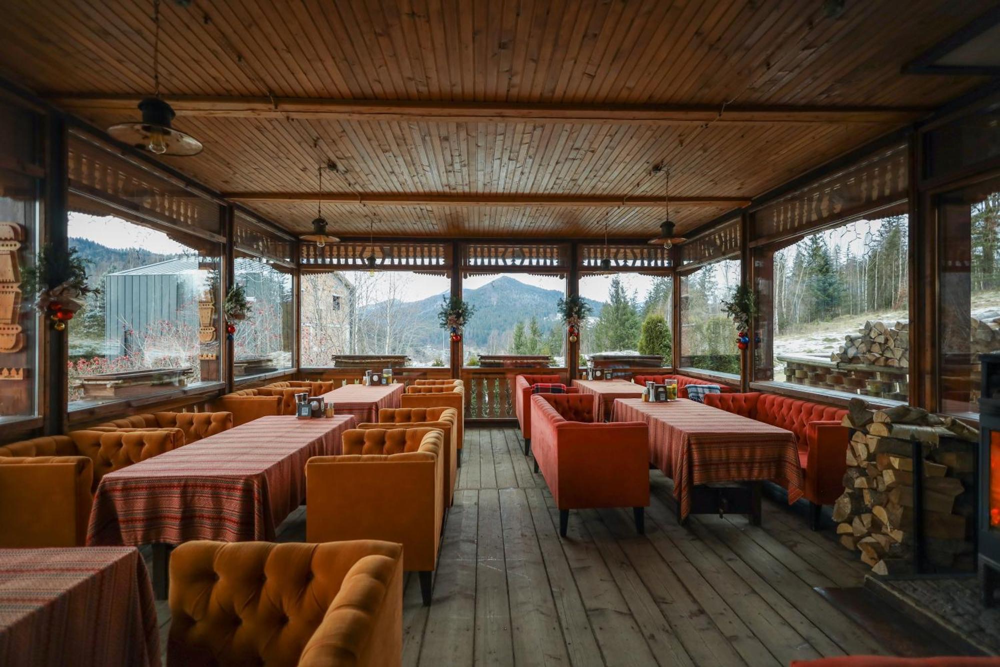 Korunka Hotel Tatariv Exterior photo